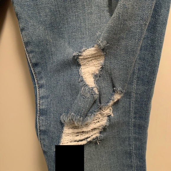 FRAME le skinny de jeanne distressed 💙💙